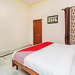Hotel Apoorva Dlx