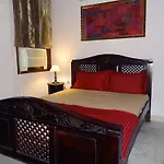 Tulsian Guest House & Apartments