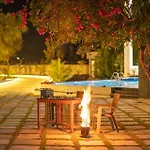 Stayvista\'S Avadh Vatika - Mountain-View Villa With Outdoor Pool, Lawn Featuring A Gazebo & Bar