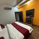 Hotel Lakhdatar Palace