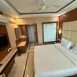 Treebo Premium Vinnie