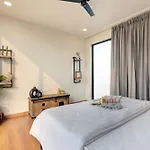 The Hanging Villa - A Luxury Pool Villa In Jaipur