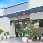 Hotel O Royal Retreat