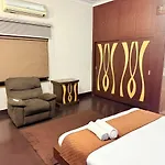 Palm Mansion By Palm Leisure Stays