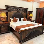 Palm Mansion By Palm Leisure Stays