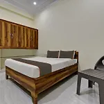 Oyo 82116 Hotel 24A 7 Living