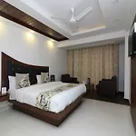 Oyo 17070 Varindavan Resort