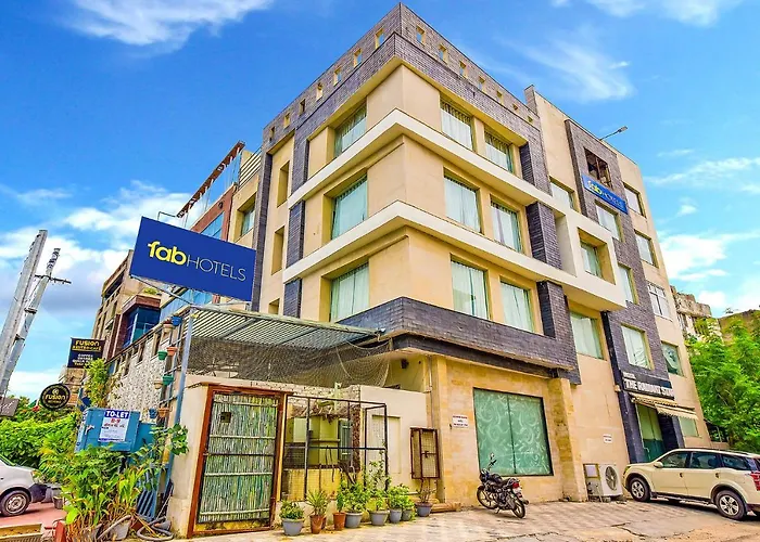 Fabhotel Radiant Star Lalkothi
