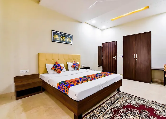 Fabhotel The Castle Homestay