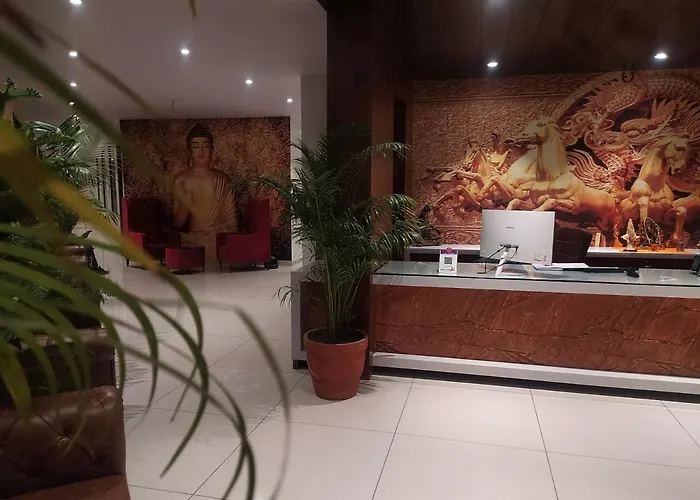 Rajlaxmi Hotel - Free Airport Pickup And Drop