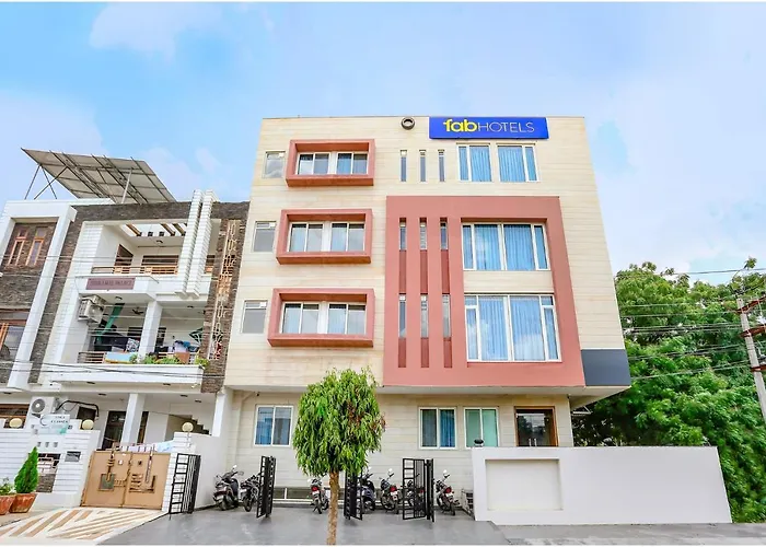 Fabhotel Shiv Rachna