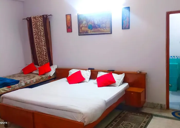 Hotel Apoorva Dlx