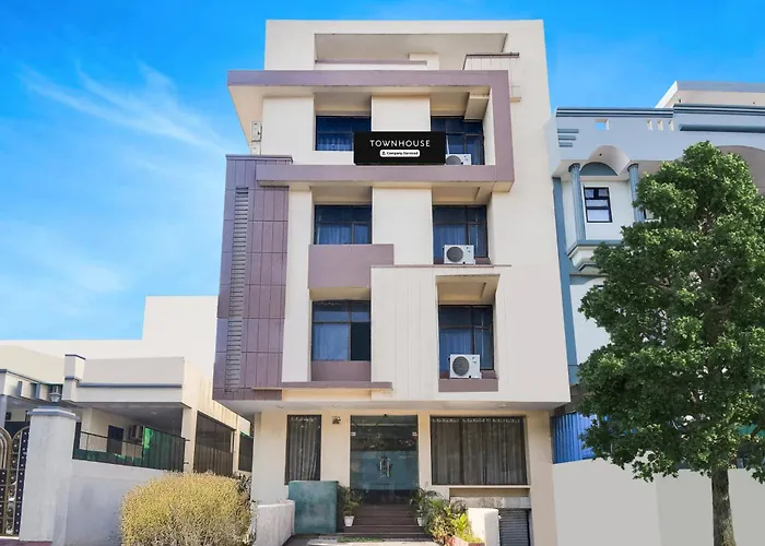 Super Townhouse Malviya Nagar Near Airport Formerly Royal Residency