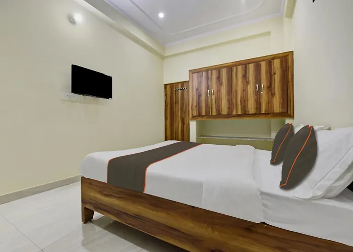 Oyo 82116 Hotel 24A 7 Living