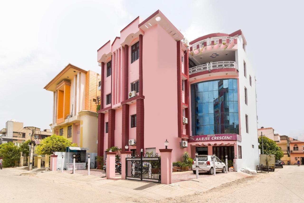 Hotel Oyo 6179 Aarjee Crescent 3*