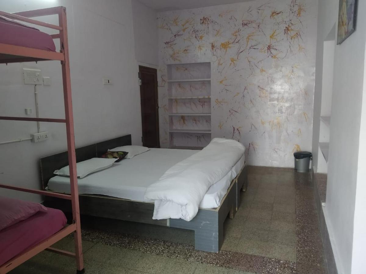 Backpackers Hotel *