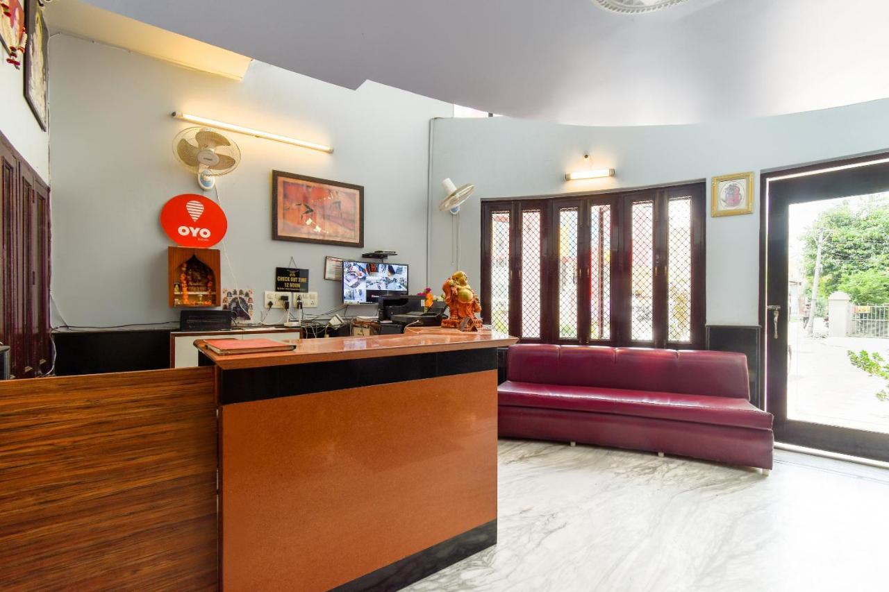 Hotel Oyo 6179 Aarjee Crescent 3*