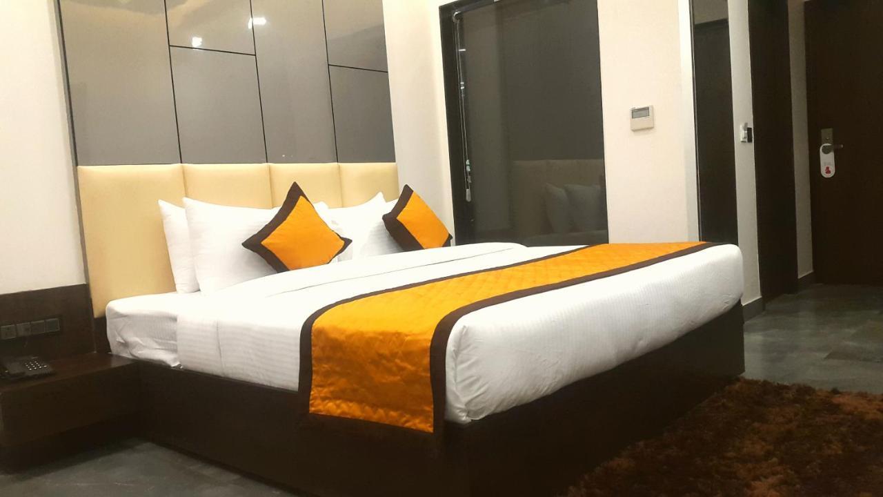 Aksh Hotel 3*