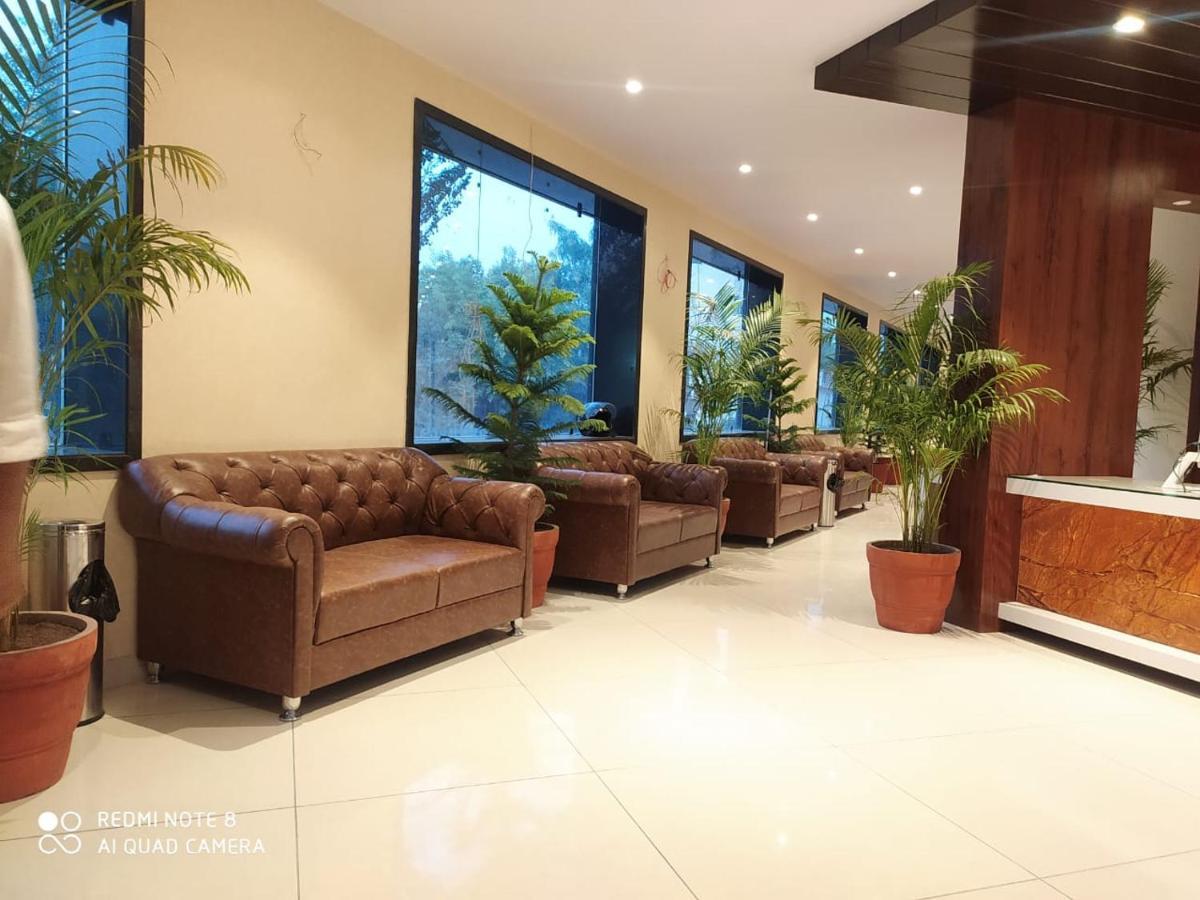 Rajlaxmi - Free Airport Pickup And Drop 4*