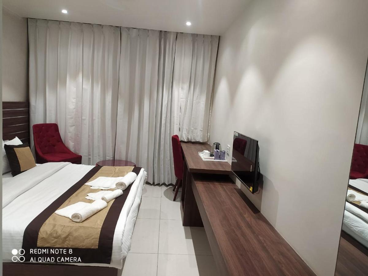 Rajlaxmi - Free Airport Pickup And Drop Hotel 4*