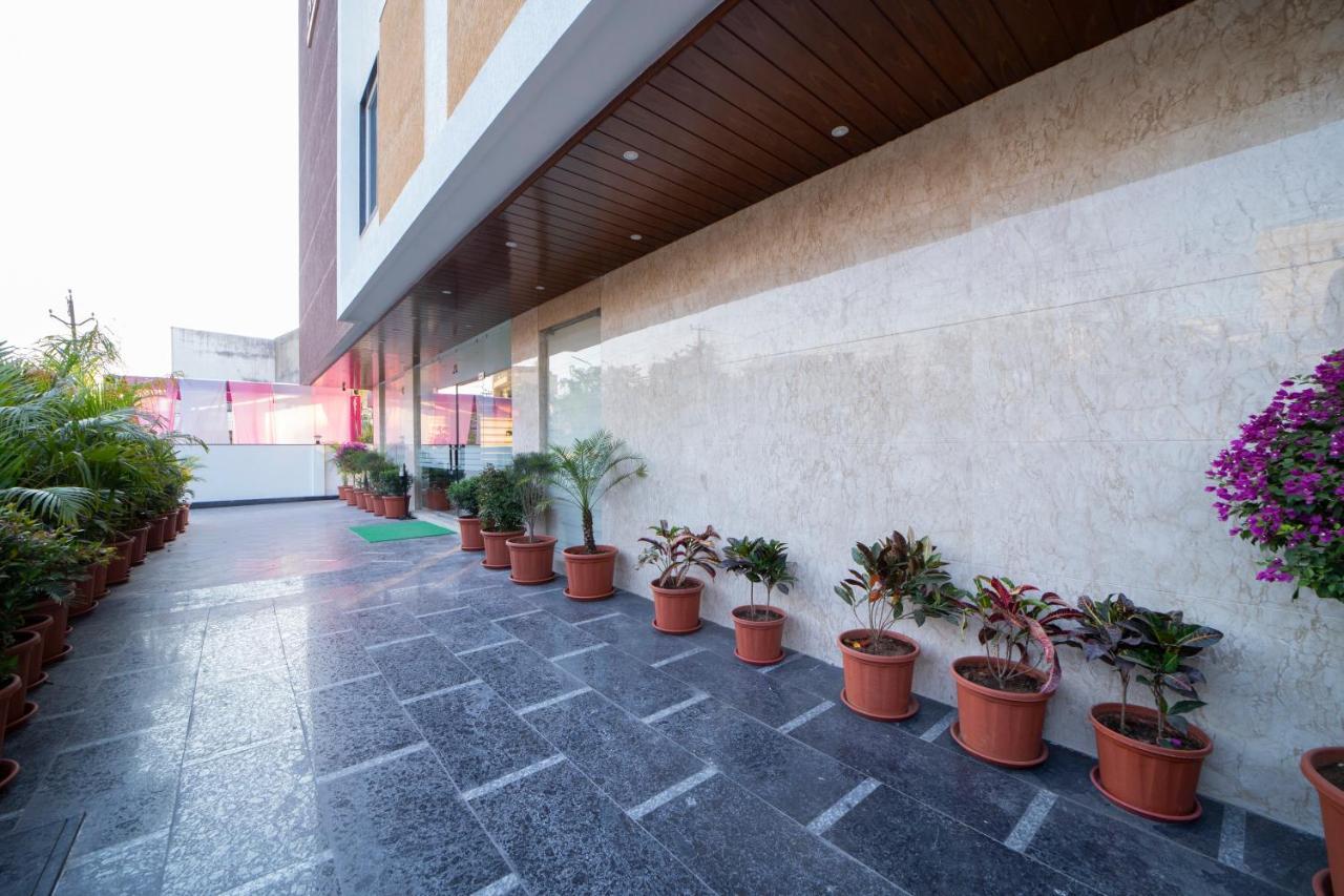 Dvij Hotel 3*