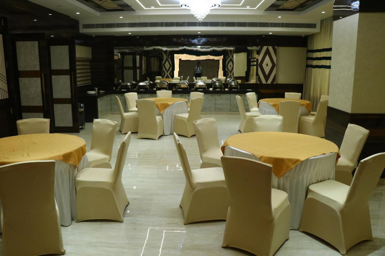 Roop Palace Hotel