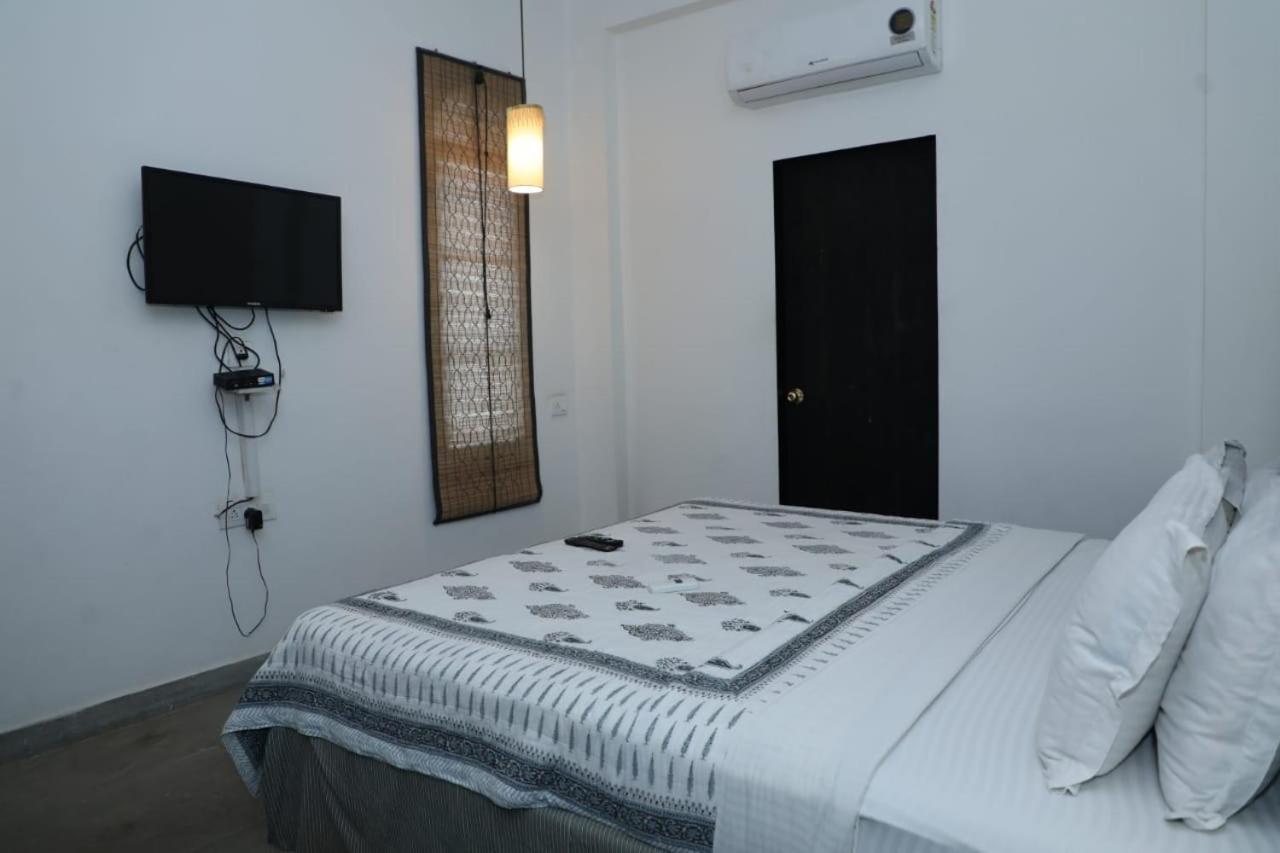 243 Hotel 3*