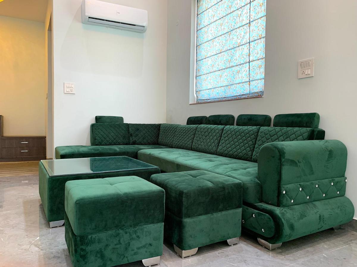 Malibu - Luxury With Theater & Pool Villa Jaipur