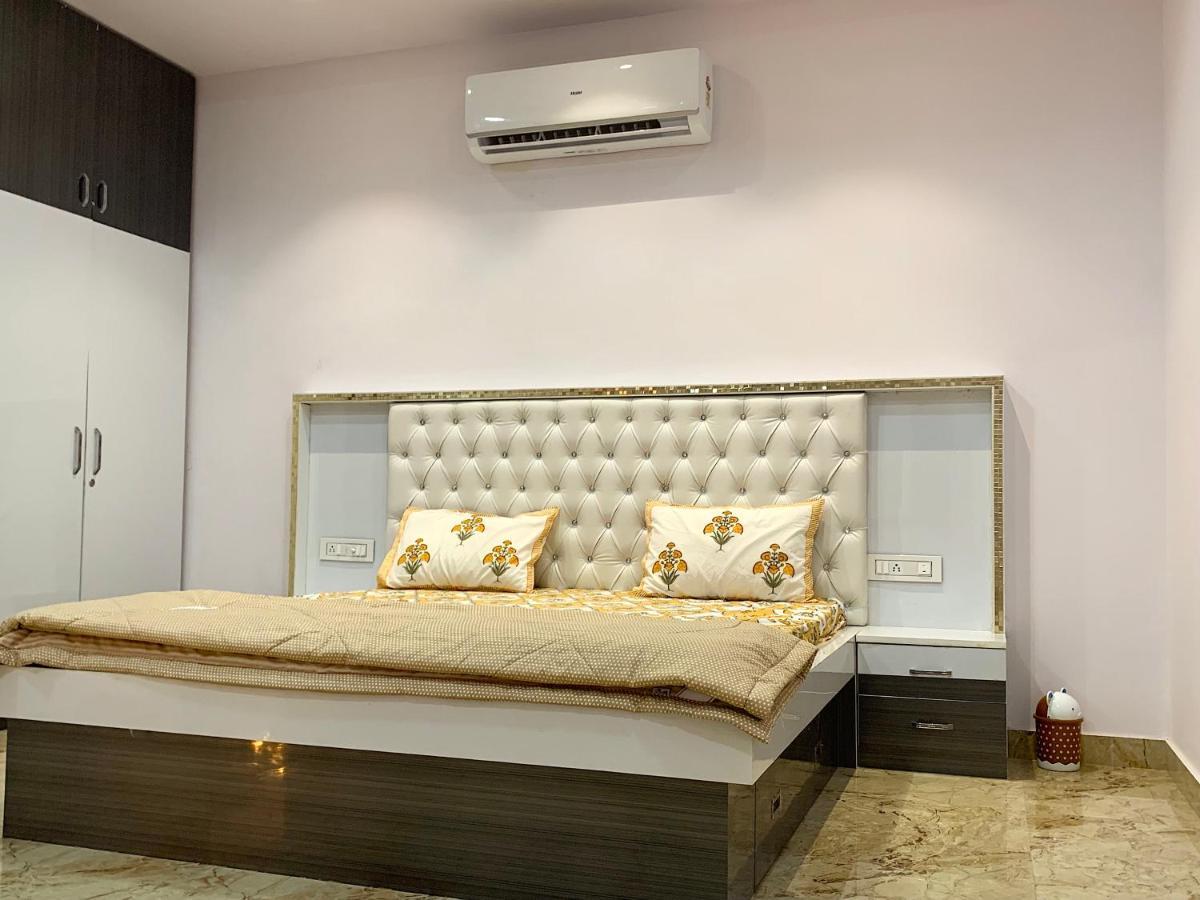 Villa Malibu - Luxury With Theater & Pool Jaipur