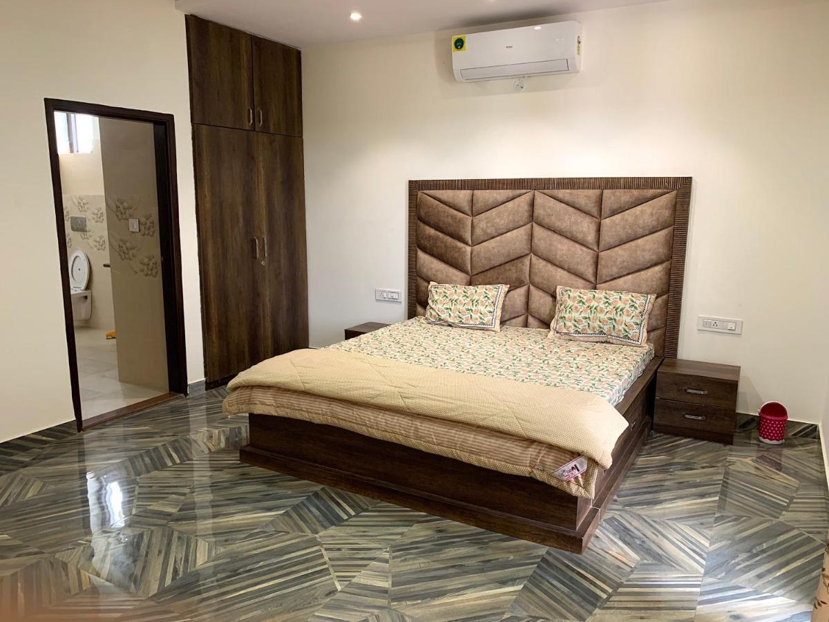 Malibu - Luxury With Theater & Pool Jaipur