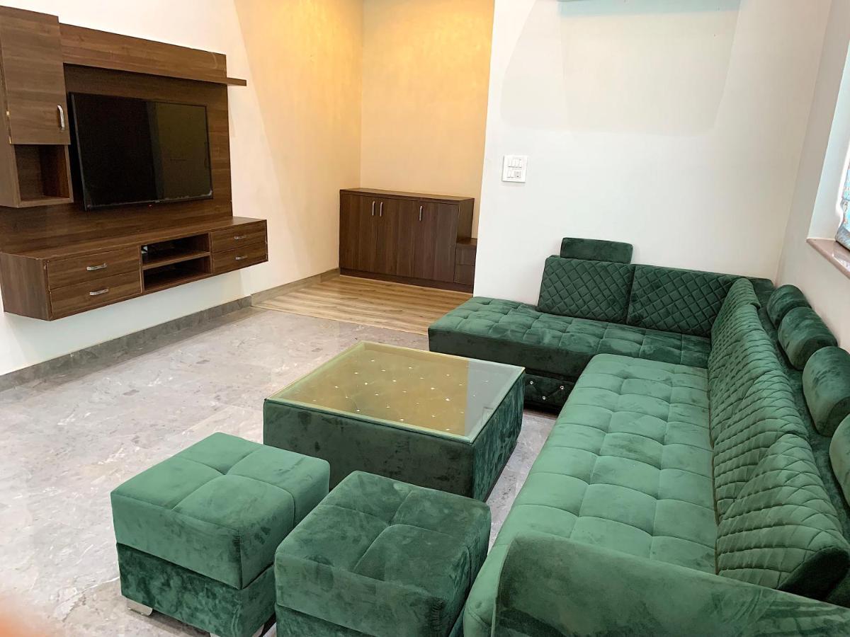 Villa Malibu - Luxury With Theater & Pool Jaipur