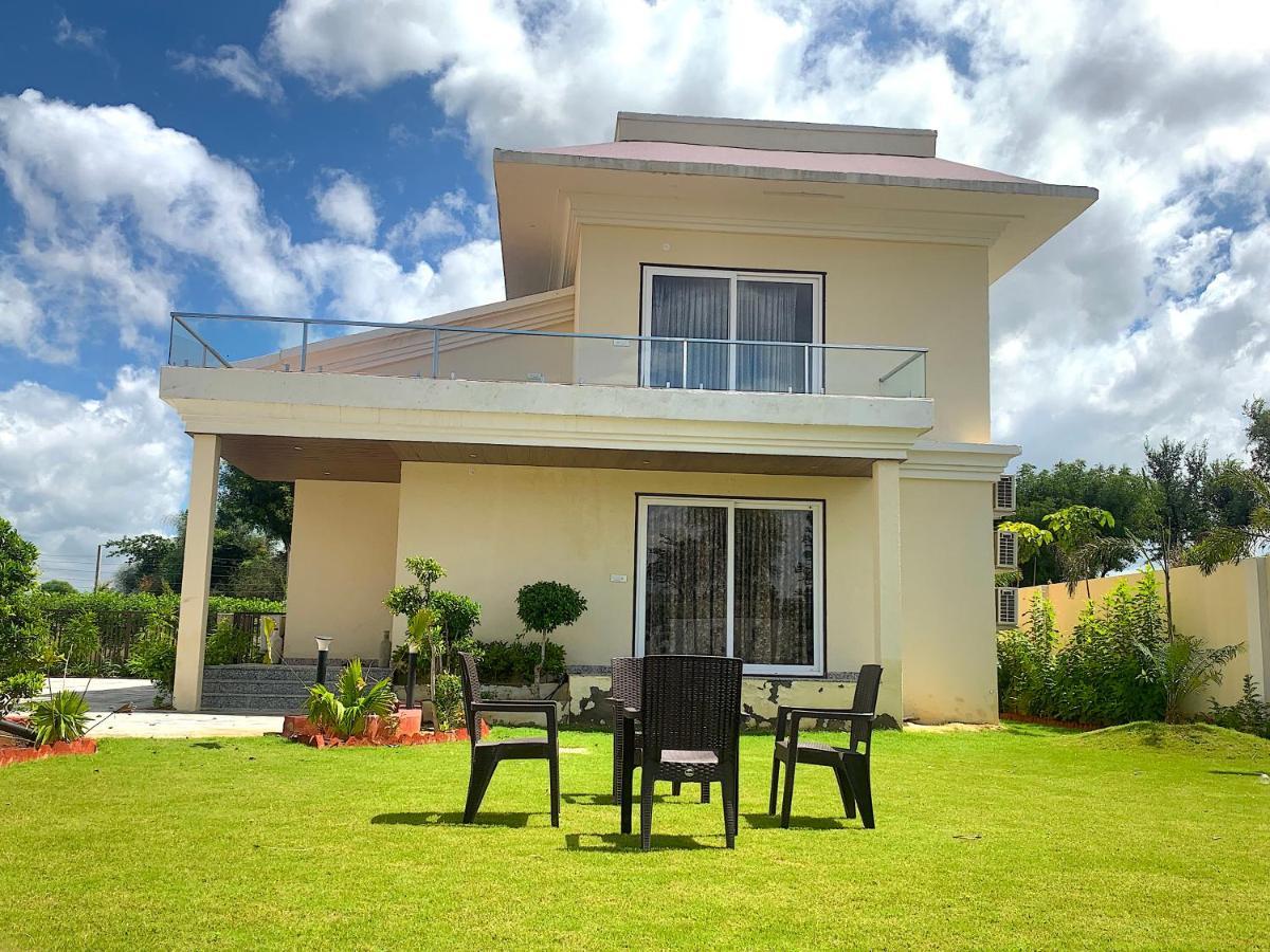 Malibu - Luxury With Theater & Pool Villa Jaipur