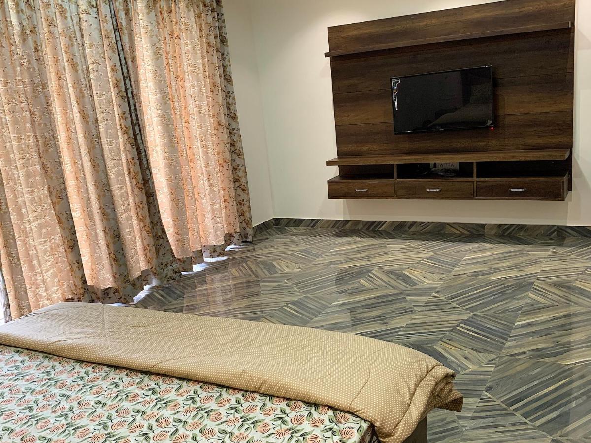 Malibu - Luxury With Theater & Pool Villa Jaipur