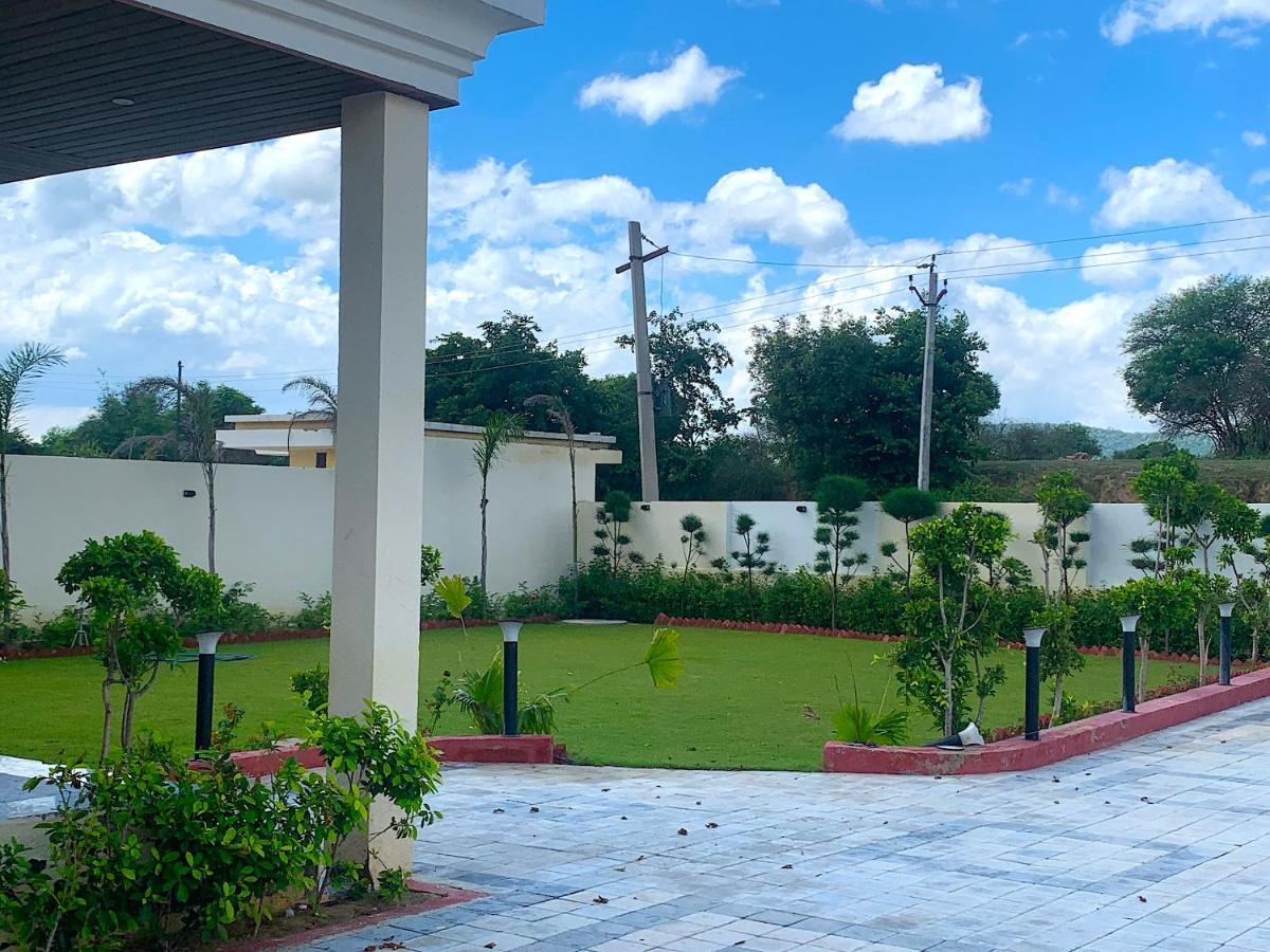 Malibu - Luxury With Theater & Pool Villa Jaipur