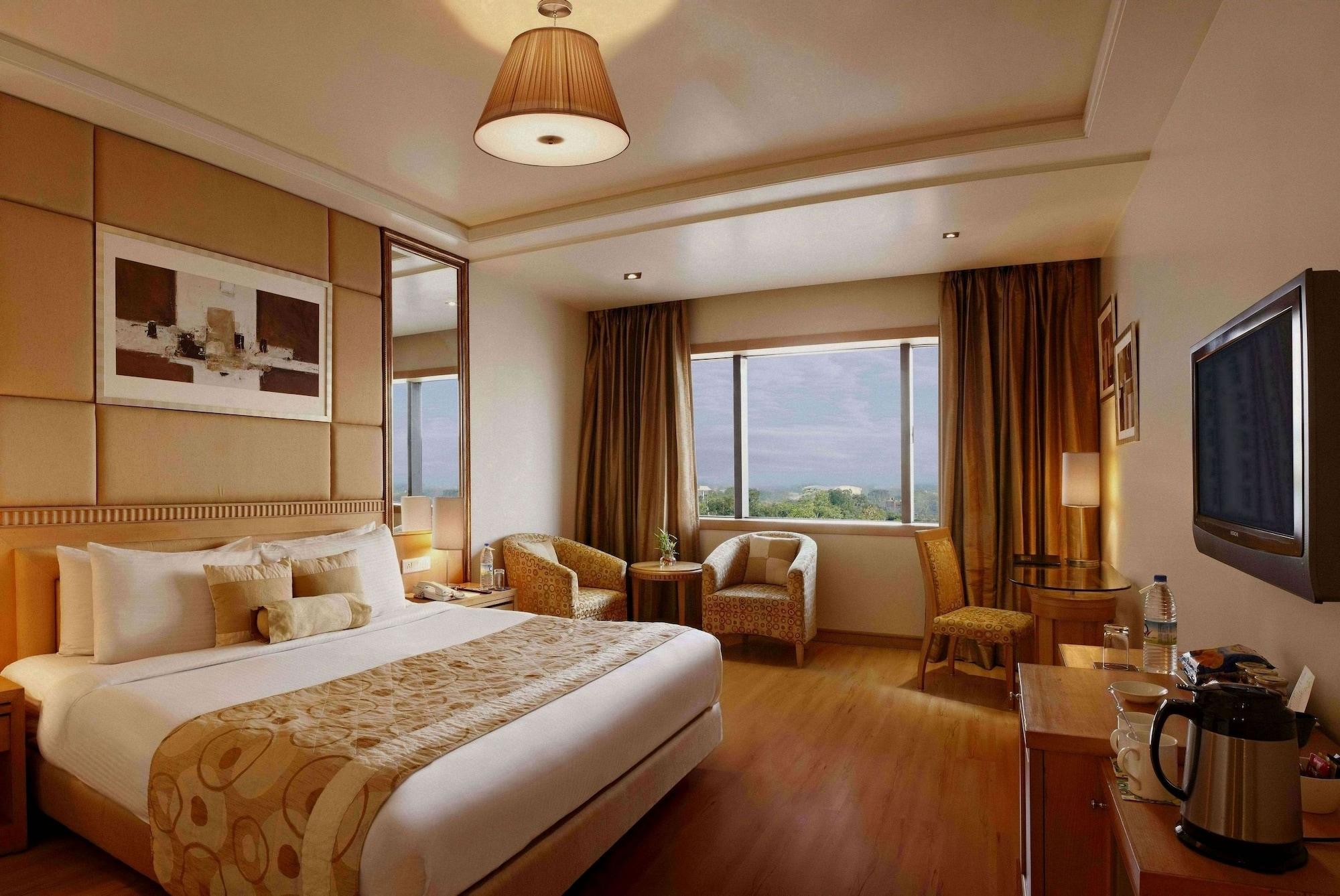 Hotel Lemon Tree Premier,