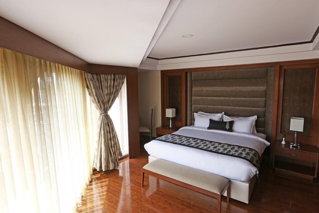 Hotel Lemon Tree Premier,
