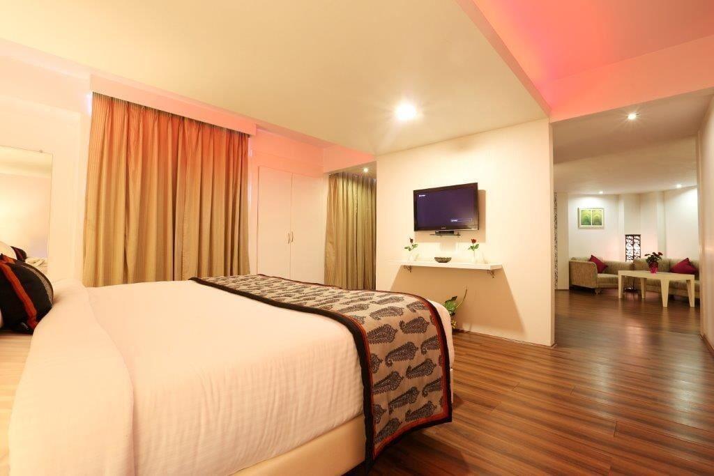 Hotel Lemon Tree Premier, 4*