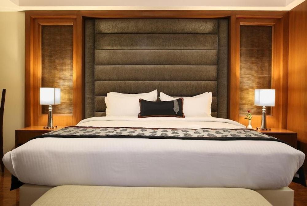Hotel Lemon Tree Premier,