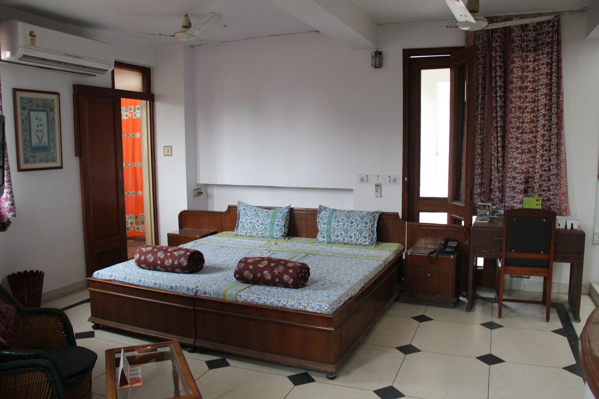 Jaipur Inn 3*