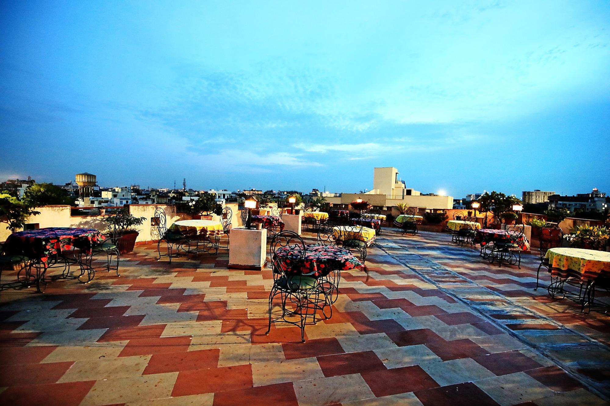 Jaipur Inn 3*