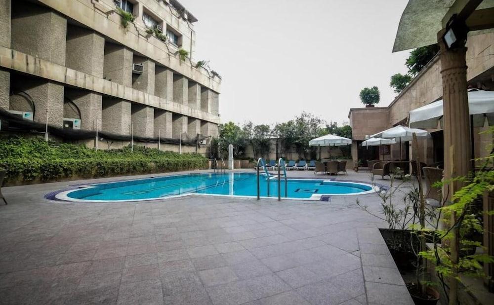 V Sarovar Portico Mi Road Jaipur