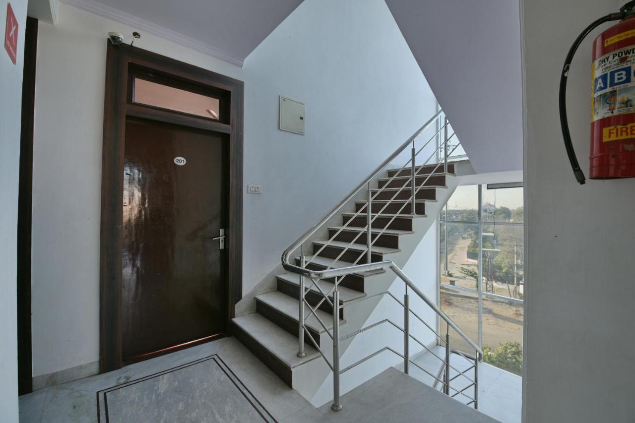 Collection O 7238 Mansarovar Palace Hotel 3*