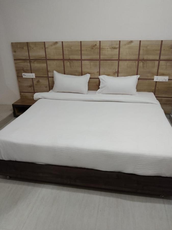 Crown Plaza Hotel 2*
