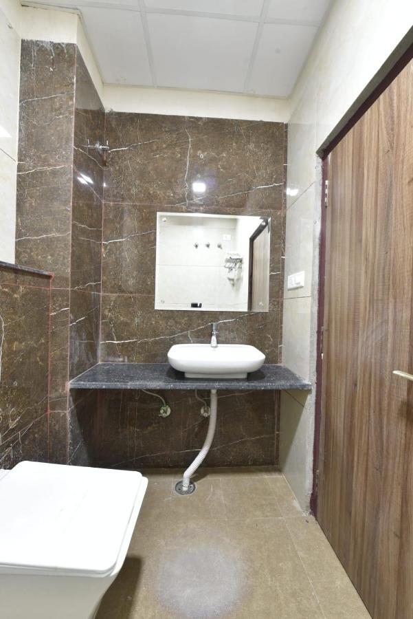 Crown Plaza Hotel 2*