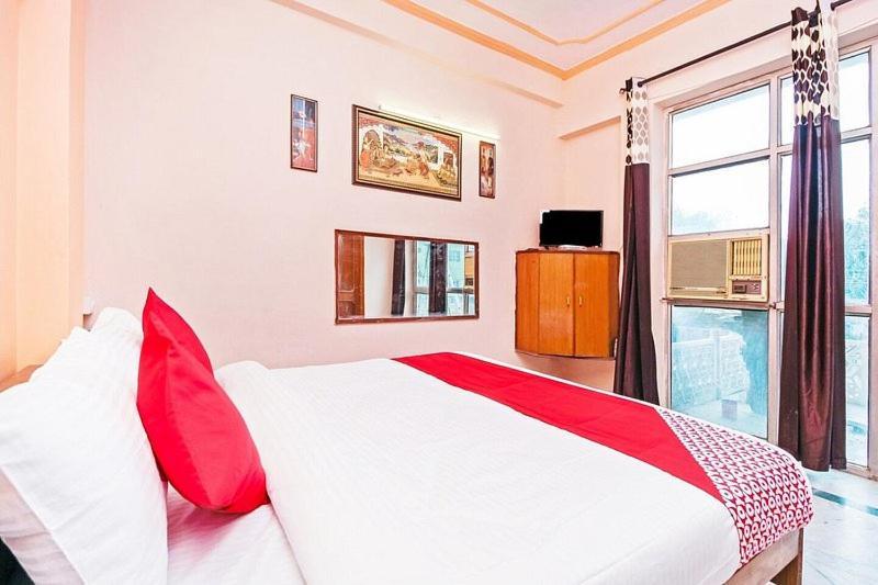 Apoorva Dlx Apartment