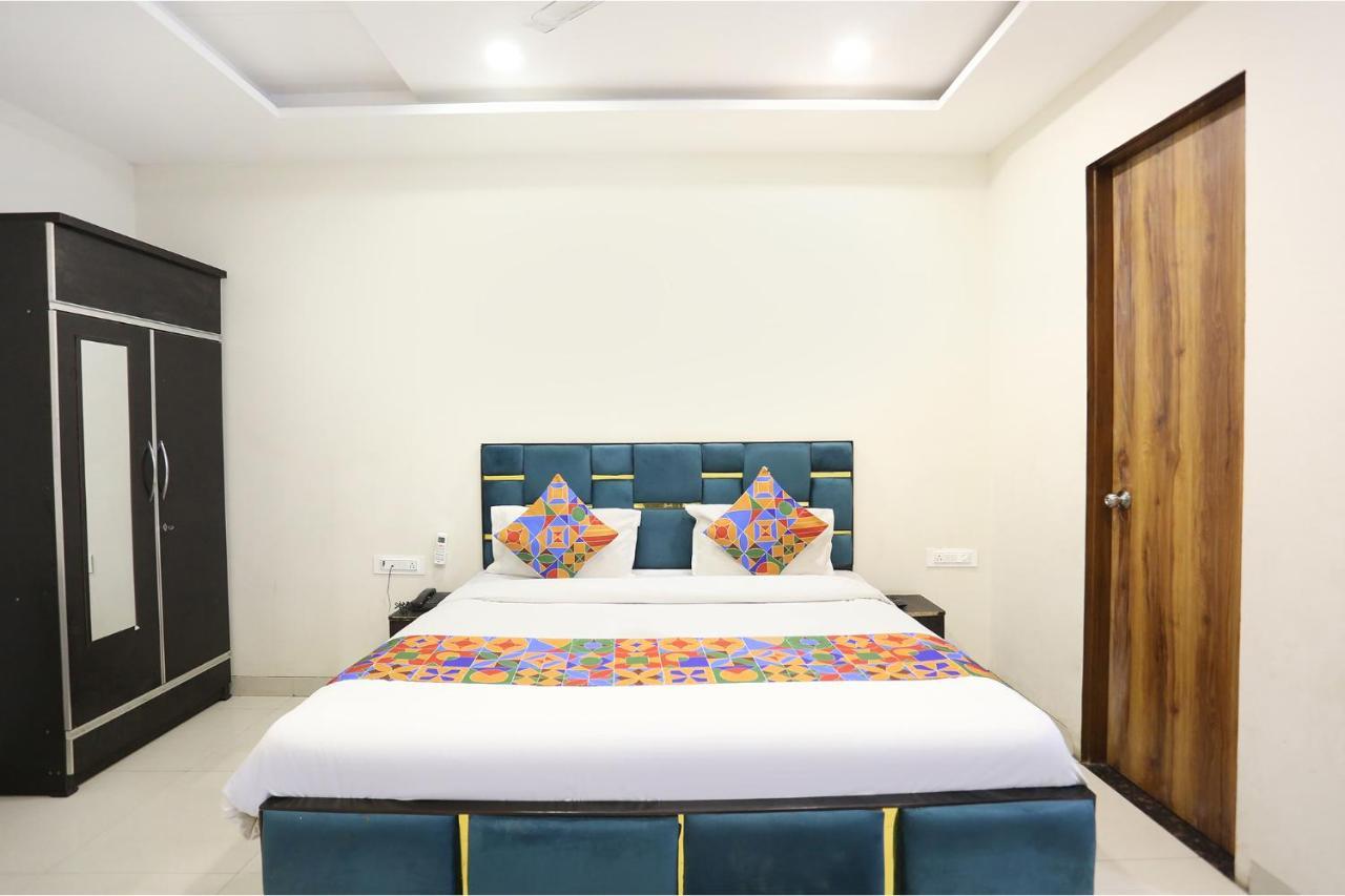 Hotel Fabhotel Shiv Rachna 3*