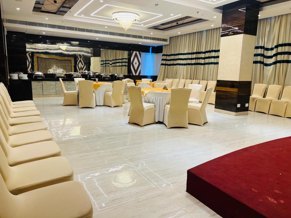 Hotel Roop Palace