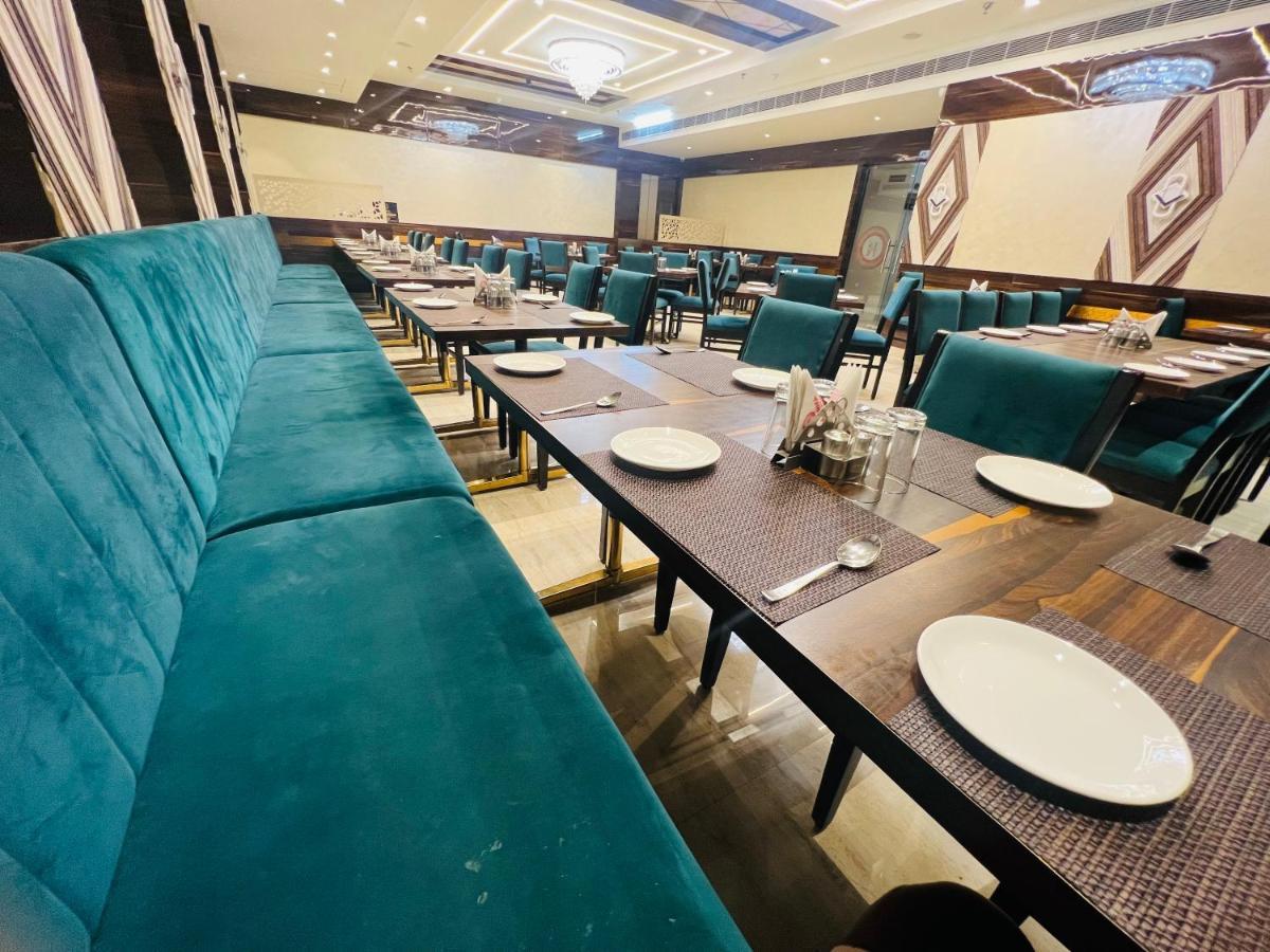 Roop Palace Hotel