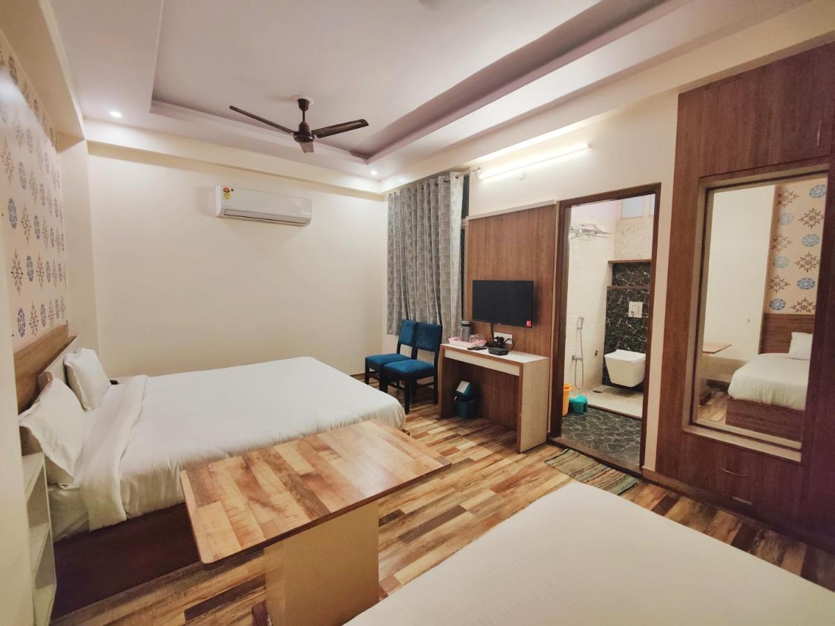 Hotel Roop Palace