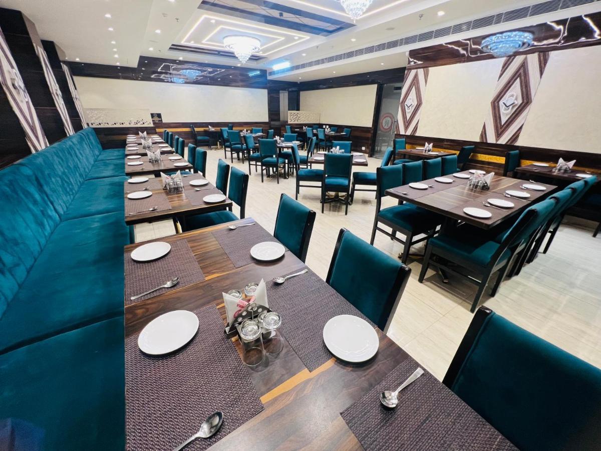 Hotel Roop Palace